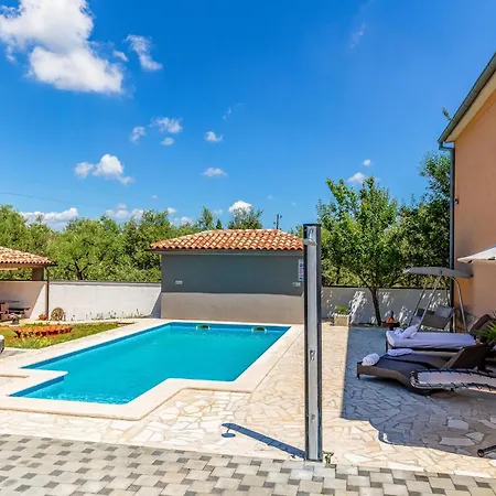Awesome In With Swimming Pool Апартаменты *