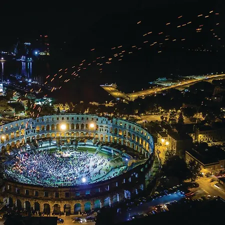 Gorgeous In With Wifi 풀라