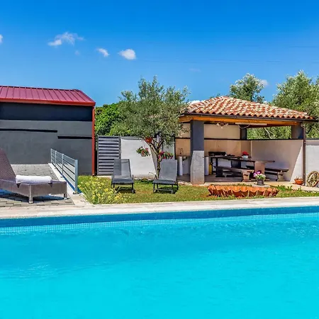Awesome In With Swimming Pool